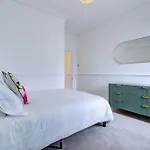 Baker Street Apartment