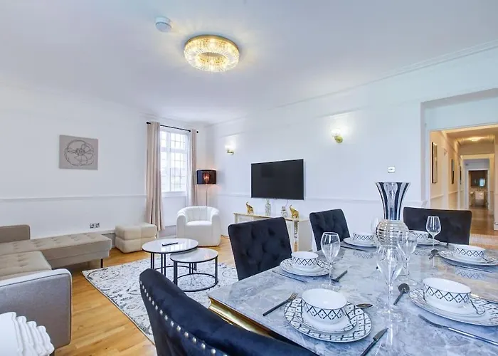 Baker Street Apartment